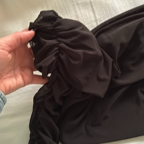 Club L London | ruched bandeau top, off shoulder | black - Picture 4 of 10